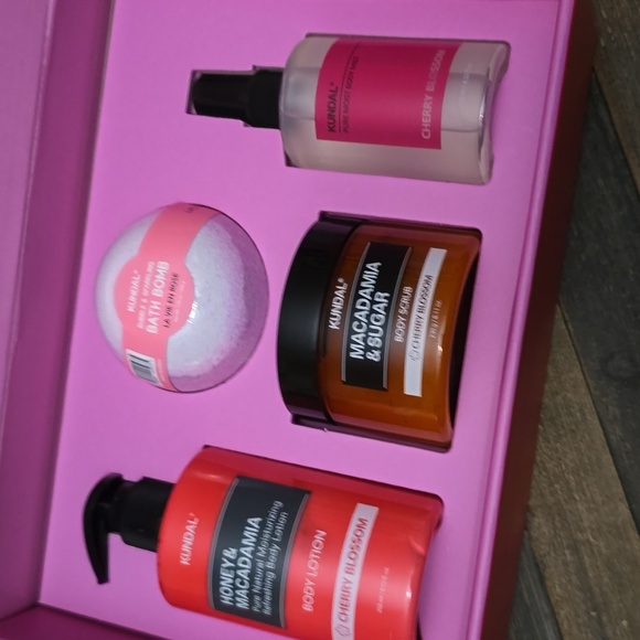 KUNDAL GIFT SET - Picture 2 of 4